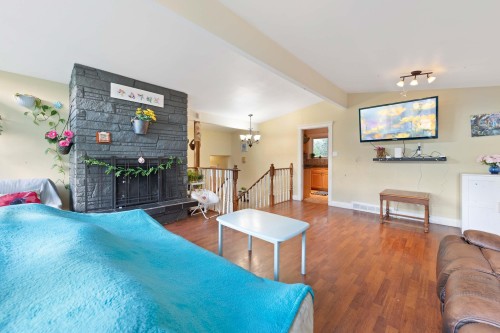 20624 48 Avenue, Langley, BC - Indoor With Fireplace