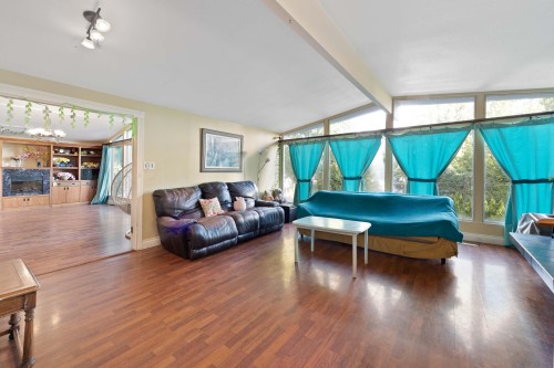 20624 48 Avenue, Langley, BC - Indoor Photo Showing Living Room