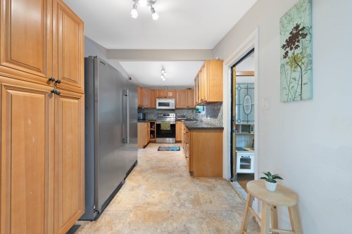 20624 48 Avenue, Langley, BC - Indoor Photo Showing Kitchen