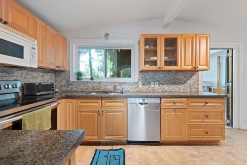 20624 48 Avenue, Langley, BC - Indoor Photo Showing Kitchen