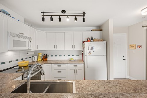 306-6390 196 Street, Langley, BC 