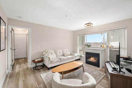 306-6390 196 Street, Langley, BC 