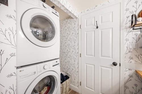 306-6390 196 Street, Langley, BC 