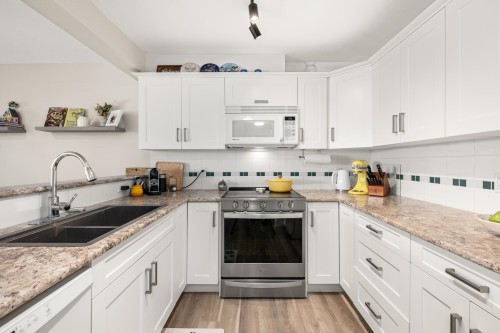 306-6390 196 Street, Langley, BC 