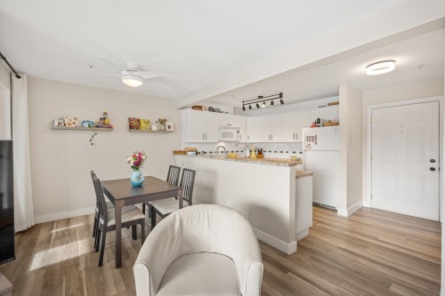 306-6390 196 Street, Langley, BC 