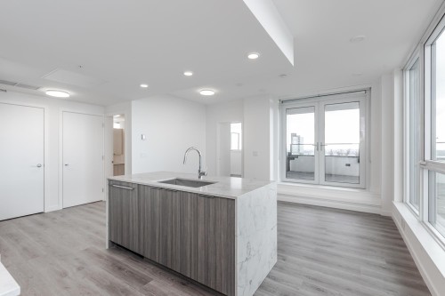 2604-10333 133 Street  Surrey, BC V3R 2H4