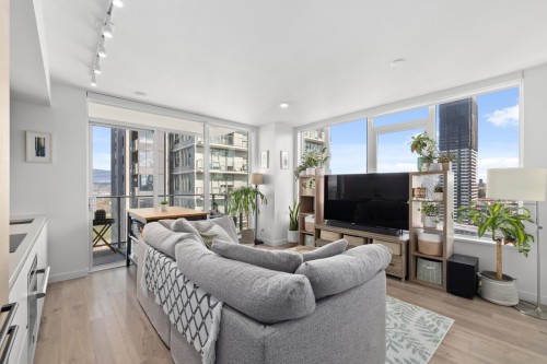 1604-10448 University Drive  Surrey, BC V3T 0S7