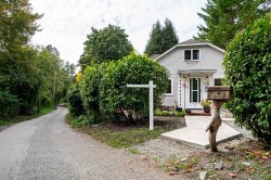 2725 Gordon Avenue  Surrey, BC V4A 3J2