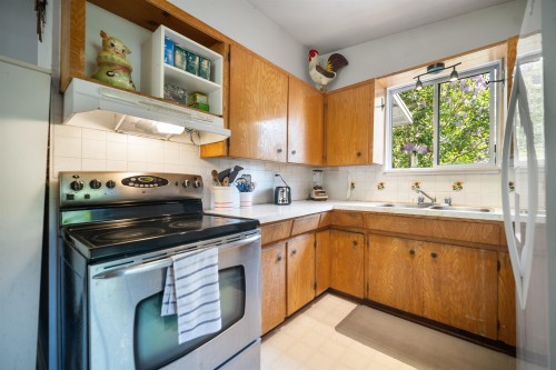 1056 Stevens Street, White Rock, BC 