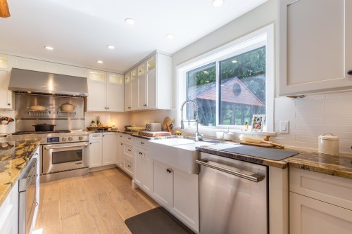 20078 27 Avenue, Langley, BC - Indoor Photo Showing Kitchen With Double Sink