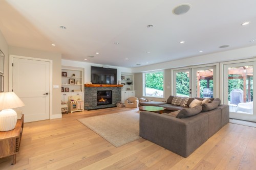 20078 27 Avenue, Langley, BC - Indoor Photo Showing Living Room With Fireplace