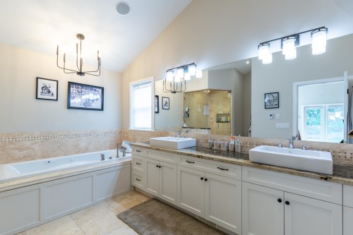 20078 27 Avenue, Langley, BC - Indoor Photo Showing Bathroom