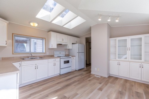 20078 27 Avenue, Langley, BC - Indoor Photo Showing Kitchen With Double Sink