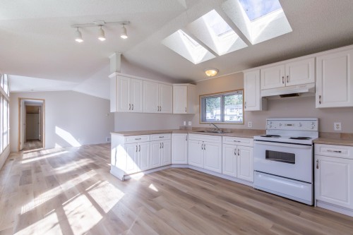 20078 27 Avenue, Langley, BC - Indoor Photo Showing Kitchen