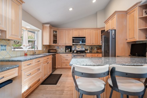 15456 Columbia Avenue, White Rock, BC 