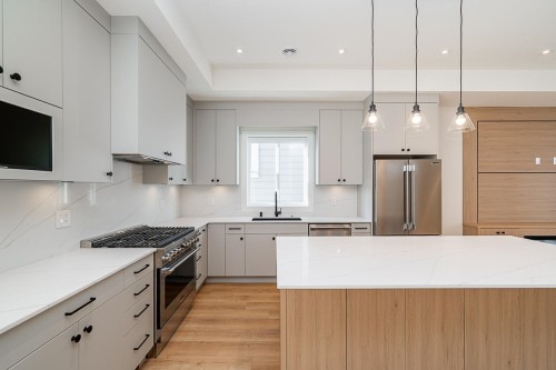 16711 16 Avenue, Surrey, BC 