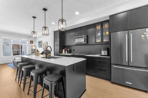 69-2774 Montrose Avenue  Abbotsford, BC V2S 3T5