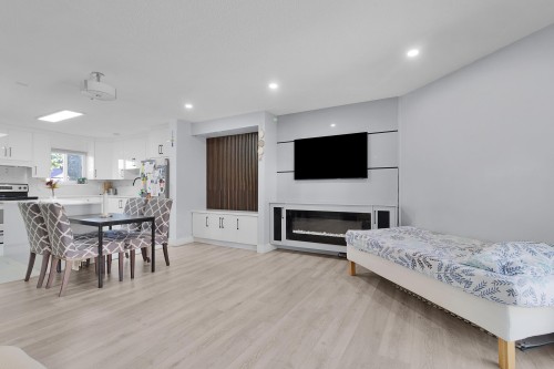 77-6657 138 Street  Surrey, BC V3W 5G7