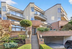 812 Maple Street  White Rock, BC V4B 4M2