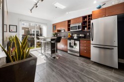 44-15833 26 Avenue  Surrey, BC V3Z 2X5