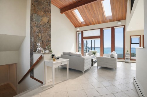 13576 13a Avenue  White Rock, BC V4A 1C4