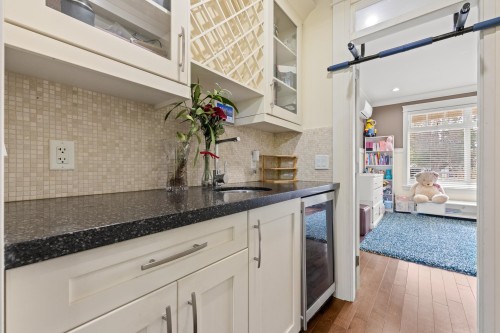 15487 Thrift Avenue, White Rock, BC 