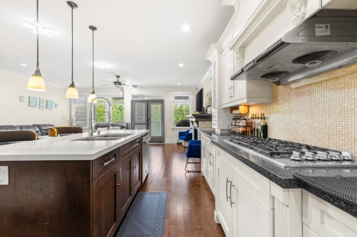 15487 Thrift Avenue, White Rock, BC 