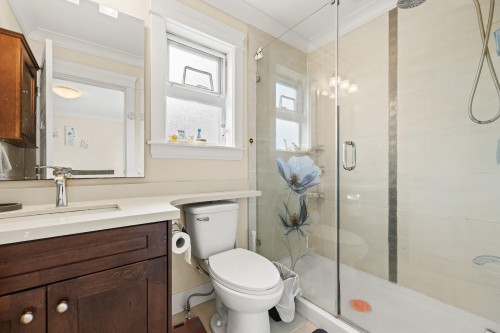 15487 Thrift Avenue, White Rock, BC 