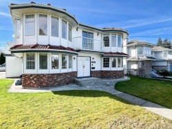 11942 99 Avenue Surrey, BC V3V 2M5