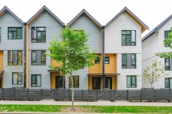 72-16685 25 Avenue Surrey, BC V3Z 0Z4