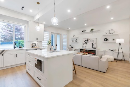 15570 Oxenham Avenue, White Rock, BC 