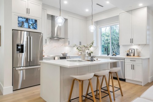 15570 Oxenham Avenue, White Rock, BC 