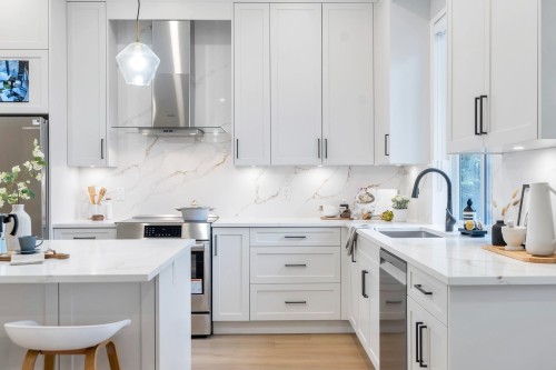 15570 Oxenham Avenue, White Rock, BC 