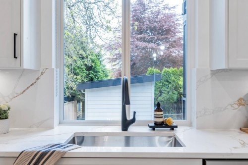 15570 Oxenham Avenue, White Rock, BC 