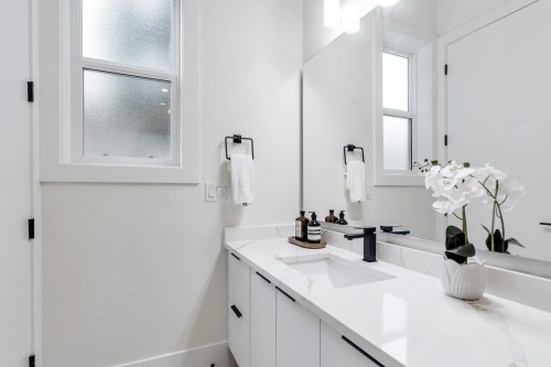 15570 Oxenham Avenue, White Rock, BC 