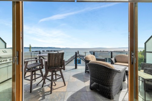 15364 Victoria Avenue Street  White Rock, BC V4B 1H2