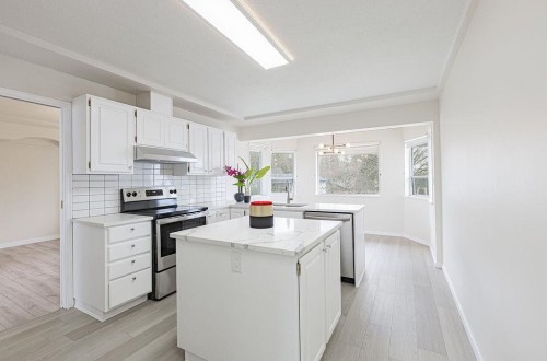 13285 98 Avenue, Surrey, BC 