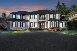 13371 21a Avenue Surrey, BC V4A 9N1