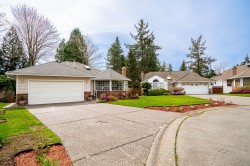 13560 15a Avenue Surrey, BC V4A 8Z9