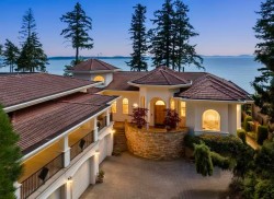 13464 13a Avenue Surrey, BC V4A 1C4