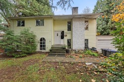 7048 140a Street Surrey, BC V3W 5L5