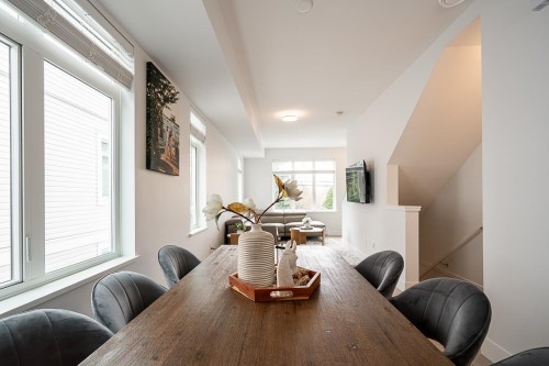 24-2070 Oak Meadows Drive, Surrey, BC 