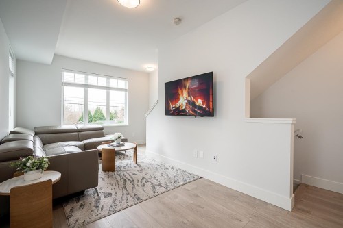 24-2070 Oak Meadows Drive, Surrey, BC 