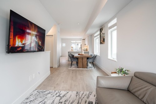 24-2070 Oak Meadows Drive, Surrey, BC 