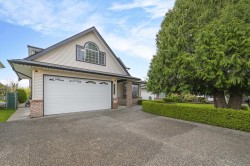 18186 Claytonwood Crescent Surrey, BC V3S 8G8