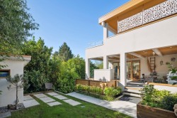 828 Stevens Street  White Rock, BC V4B 4X2