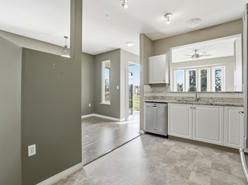 302-5475 201 Street, Langley, BC 