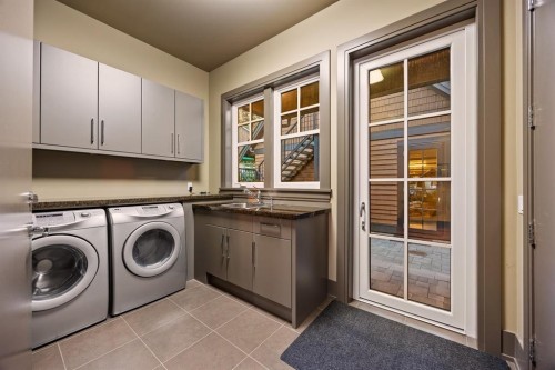 2737 Crescent Drive, Surrey, BC 