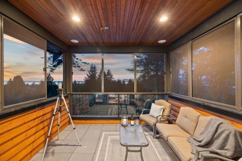2737 Crescent Drive, Surrey, BC 