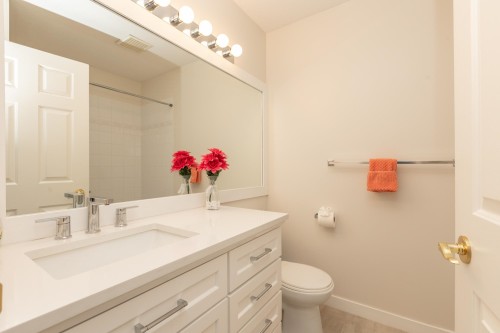 15991 80 Avenue, Surrey, BC 